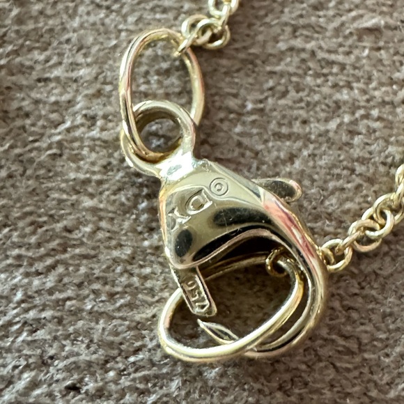 David Yurman CABLE CROSS PENDANT NECKLACE
18K Yellow Gold, 17.5mm - Picture 5 of 9